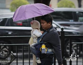 秋风秋雨到，我送小宝贝去学校  -图2