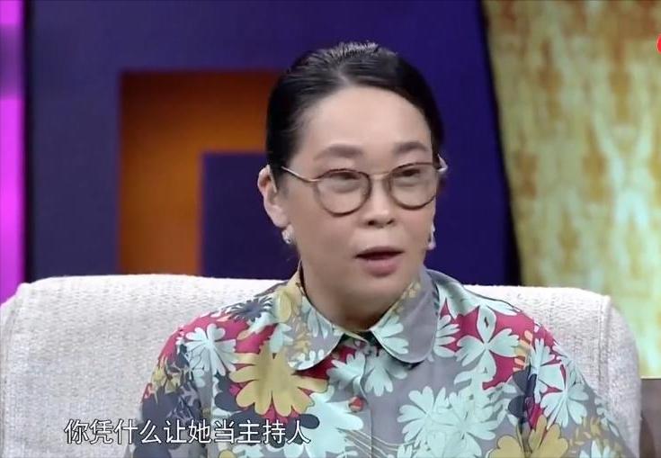 她被嘲是央视丑女主持，巅峰时辞职靠低保为生，如今59岁仍然未婚  -图6