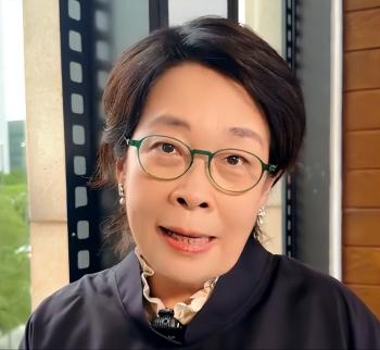 她被嘲是央视丑女主持，巅峰时辞职靠低保为生，如今59岁仍然未婚  -图14